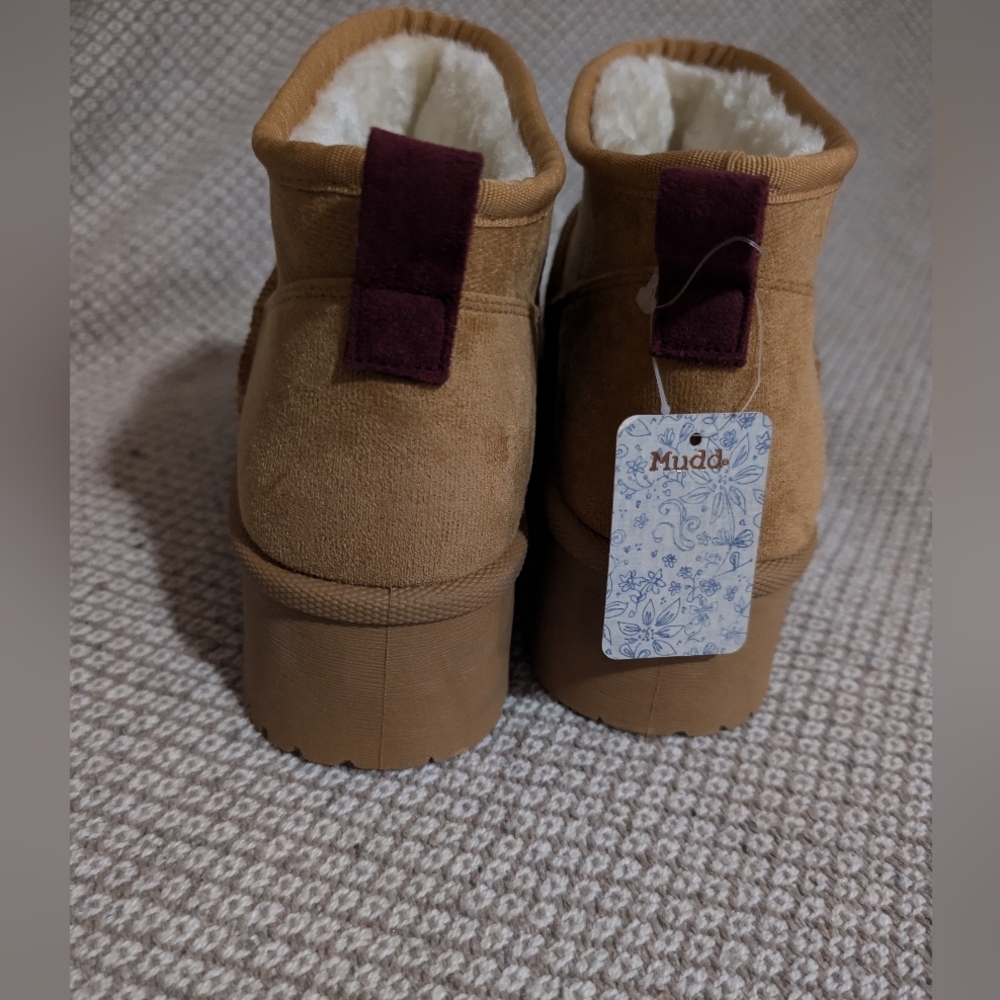Mudd Tan Boots with White Interior - Picture 8 of 12